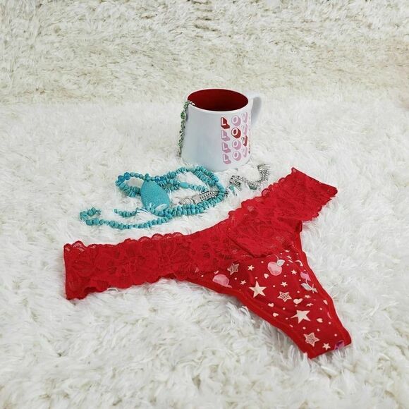 NWT Victoria's Secret Red Cherry Burst Lace Mesh Stars Print THONG MEDIUM - Picture 1 of 4